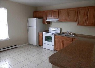 201 Mapleshade Ave in Norfolk, VA - Building Photo - Building Photo