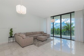 2821 S Bayshore Dr in Miami, FL - Foto de edificio - Building Photo