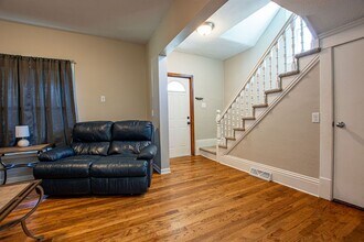 63 S Bell St in Fremont, NE - Foto de edificio - Building Photo