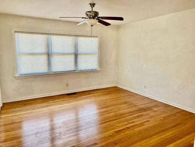 604 N Kentucky Ave in DeLand, FL - Foto de edificio - Building Photo