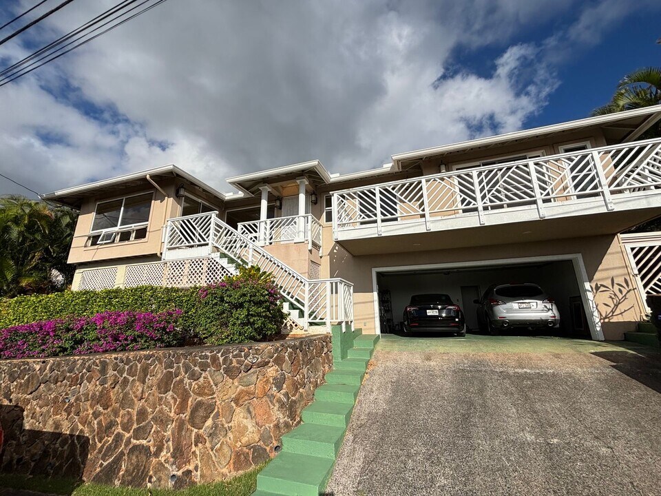 2368 St Louis Dr-Unit -Studio in Honolulu, HI - Building Photo