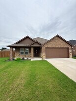 601 Moseley Ln in Greenville, TX - Building Photo
