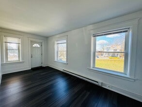 2710 Woodlawn St in Harrisburg, PA - Building Photo - Building Photo