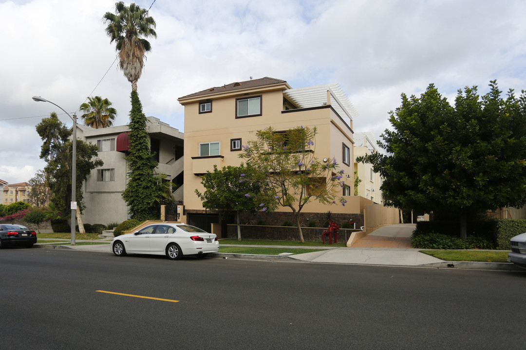 545 E Angeleno Ave in Burbank, CA - Building Photo