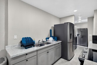 1941 Brown Rd in Alva, FL - Foto de edificio - Building Photo