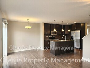 4934-4214 214 St in Edmonton, AB - Building Photo - Building Photo