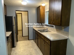 9816 116th St E, Unit 9816 in Puyallup, WA - Foto de edificio - Building Photo