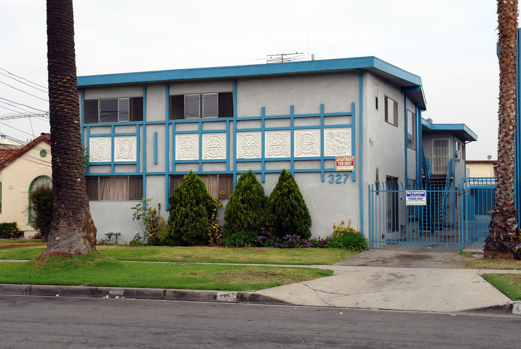 327 Stepney St in Inglewood, CA - Foto de edificio