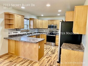 7313 Secret Bluff Dr in Madison, WI - Foto de edificio - Building Photo