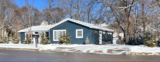 328 E Livingston St, Unit 328 in Howell, MI - Foto de edificio - Building Photo