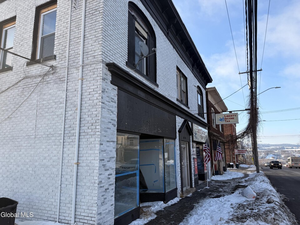 133-135-135 Market St in Amsterdam, NY - Building Photo