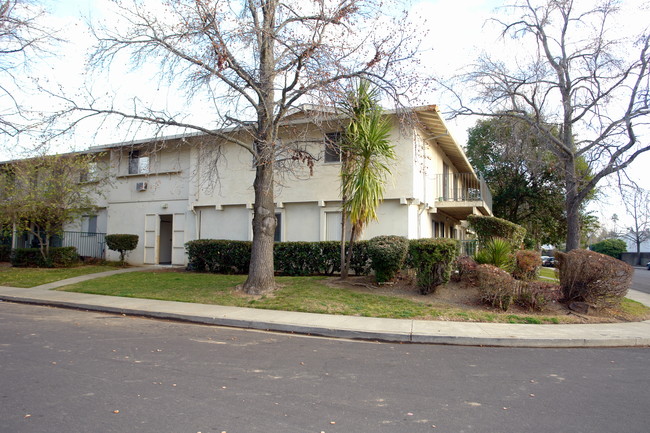 Montgomery Apartments in Vacaville, CA - Foto de edificio - Building Photo