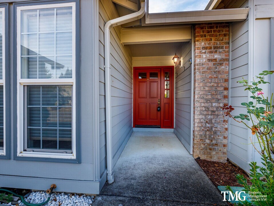 5411 NW Jackson St in Camas, WA - Building Photo