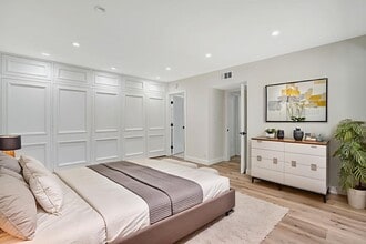 23153 Gonzales Dr in Woodland Hills, CA - Foto de edificio - Building Photo