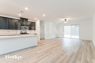 6845 Greensmen Ave in Las Vegas, NV - Foto de edificio - Building Photo