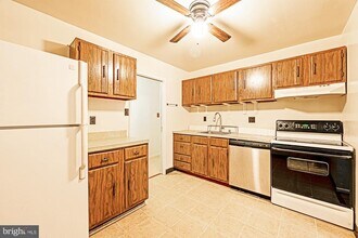 9728 Kingsbridge Dr in Fairfax, VA - Building Photo - Building Photo