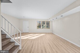 3964 Bainbridge Ct in Bensalem, PA - Building Photo