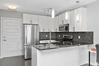 5151 Windermere Blvd in Edmonton, AB - Building Photo - Building Photo