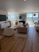 8530 Holloway Dr, Unit 426 in West Hollywood, CA - Foto de edificio - Building Photo