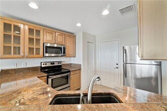 5905 Abbey Rd in Tamarac, FL - Building Photo - Building Photo