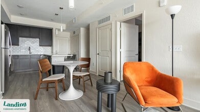 9650 52nd Ave E, Unit 2-105 in Palmetto, FL - Foto de edificio - Building Photo