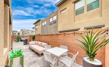 11287 Gravitation Dr in Las Vegas, NV - Foto de edificio - Building Photo