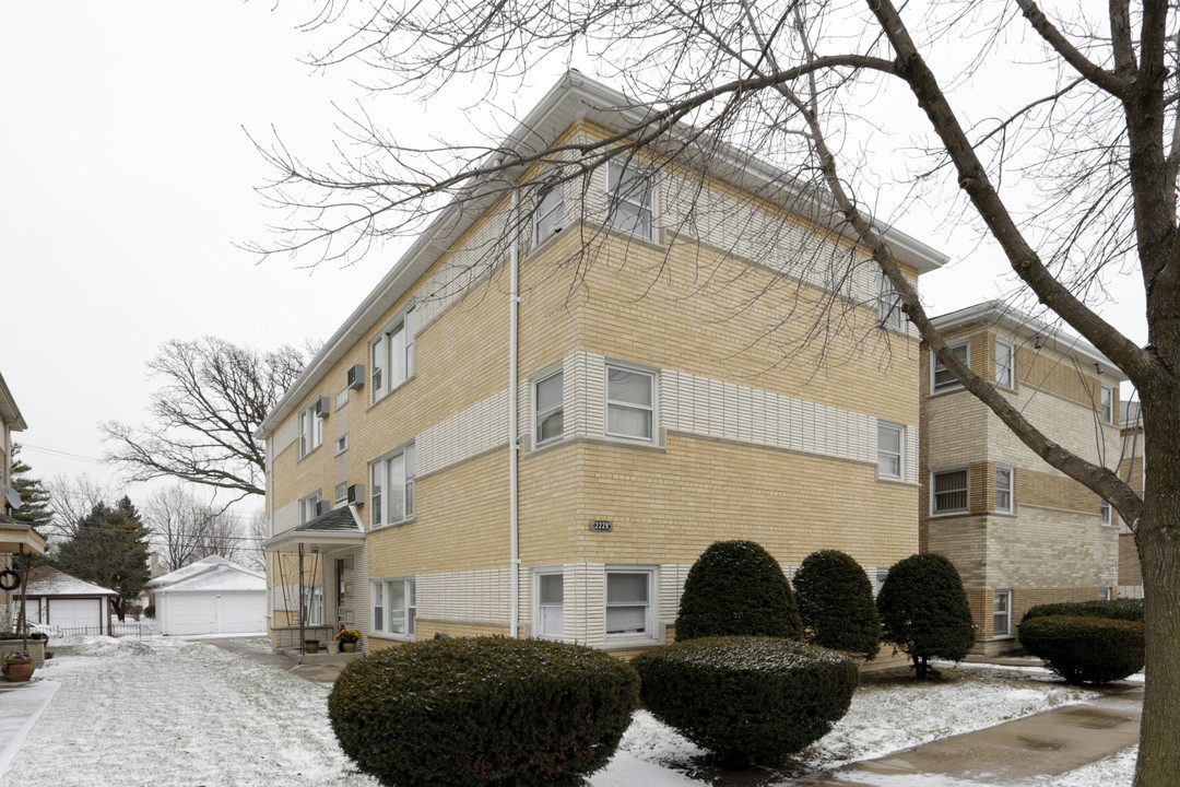 2229 Desplaines Ave in North Riverside, IL - Foto de edificio