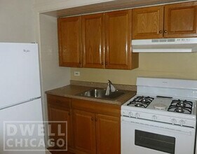 2733 N Milwaukee Ave, Unit S in Chicago, IL - Building Photo - Building Photo