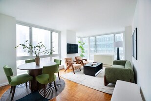 350 W 43rd St in New York, NY - Building Photo