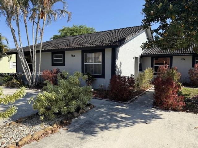 1392 Riverside Cir in Wellington, FL - Building Photo