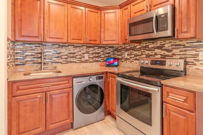 133 W 5th St-Unit -1 in Bayonne, NJ - Building Photo - Building Photo