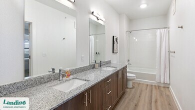 217 S Garland Ave, Unit 3306 in Garland, TX - Foto de edificio - Building Photo