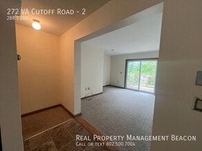 272 VA Cutoff Rd in Hartford, VT - Building Photo - Building Photo