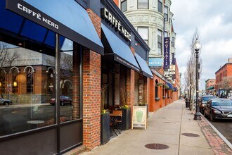 8 Eulita Ter, Unit 3 in Boston, MA - Building Photo - Building Photo
