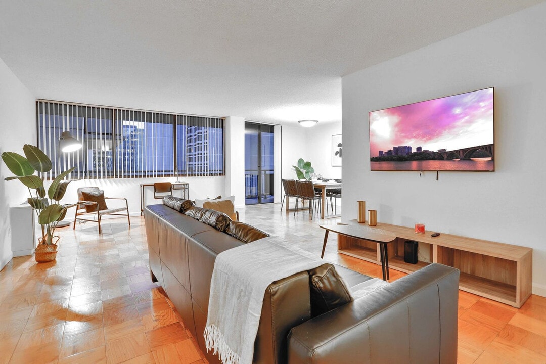 320 23rd St S in Arlington, VA - Foto de edificio