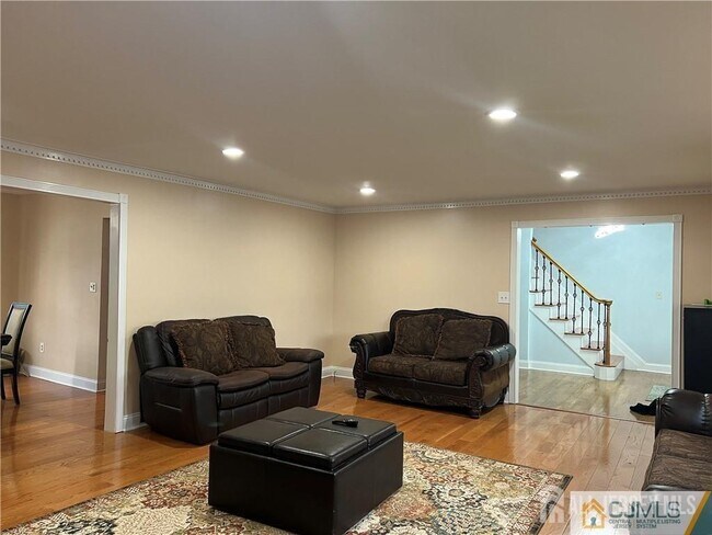 17 Marlin Ave W in Edison, NJ - Building Photo - Building Photo