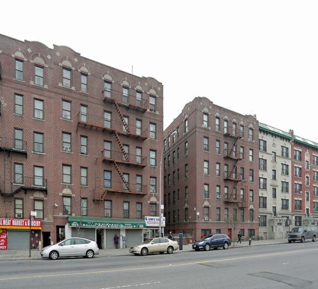 239 E Kingsbridge Rd in Bronx, NY - Building Photo - Building Photo