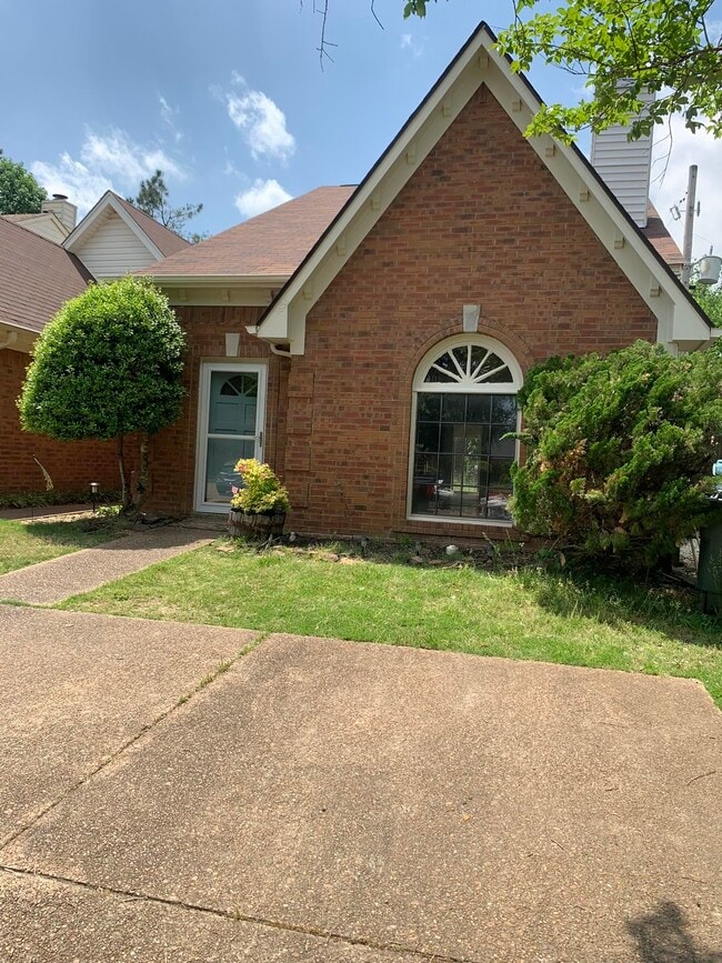 property at 1685 Oaken Bucket Dr