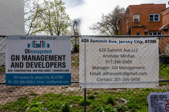 Singh Tower in Jersey City, NJ - Foto de edificio - Building Photo