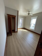 912 Pine St, Unit Second Floor in Michigan City, IN - Foto de edificio - Building Photo