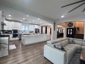 9521 Shadowrock Way in Elk Grove, CA - Building Photo