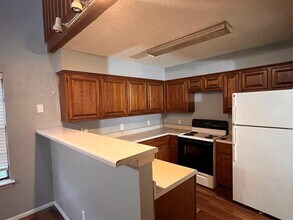 200 Pecan Dr in League City, TX - Building Photo - Building Photo