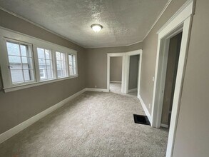 239 Ann St NE in Grand Rapids, MI - Foto de edificio - Building Photo