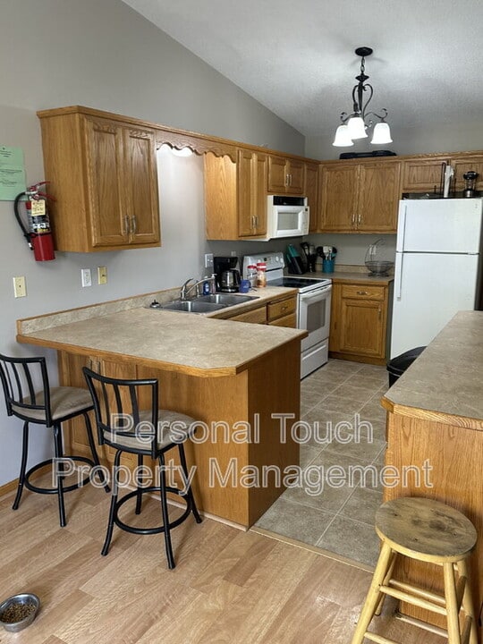 3400 10th St S in Moorhead, MN - Building Photo