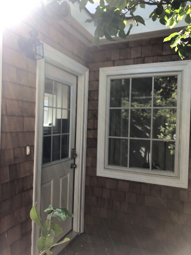 1321 Court St and Nearby Alameda Apartments For Rent  Alameda, CA