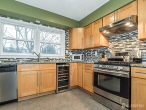 59 Jensen St in East Brunswick, NJ - Building Photo - Building Photo