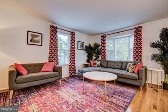 34 Benton Ct in Sterling, VA - Foto de edificio - Building Photo
