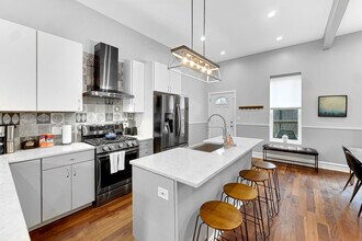 2123 W Adams St in Chicago, IL - Foto de edificio - Building Photo