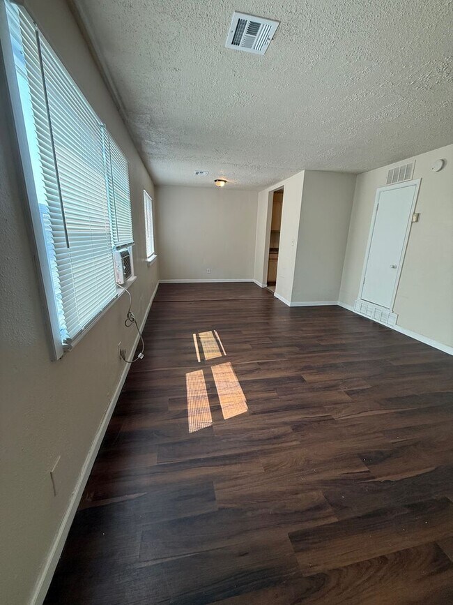1750 N Minneapolis St in Wichita, KS - Building Photo - Building Photo