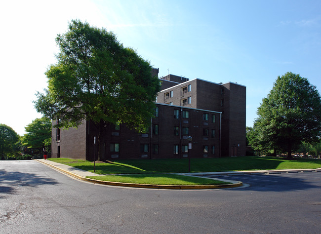 Londonderry Towers in Gaithersburg, MD - Building Photo - Building Photo